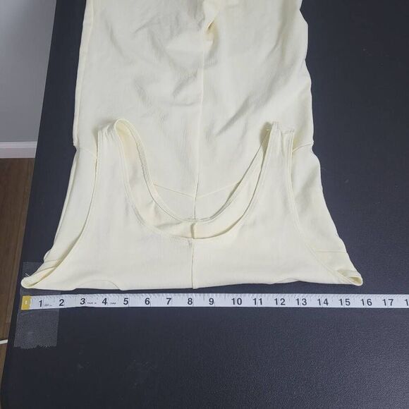 Nike Womens Icon Clash Romper Size Small One Piece Leotard Yellow Sleeveless - Picture 6 of 7